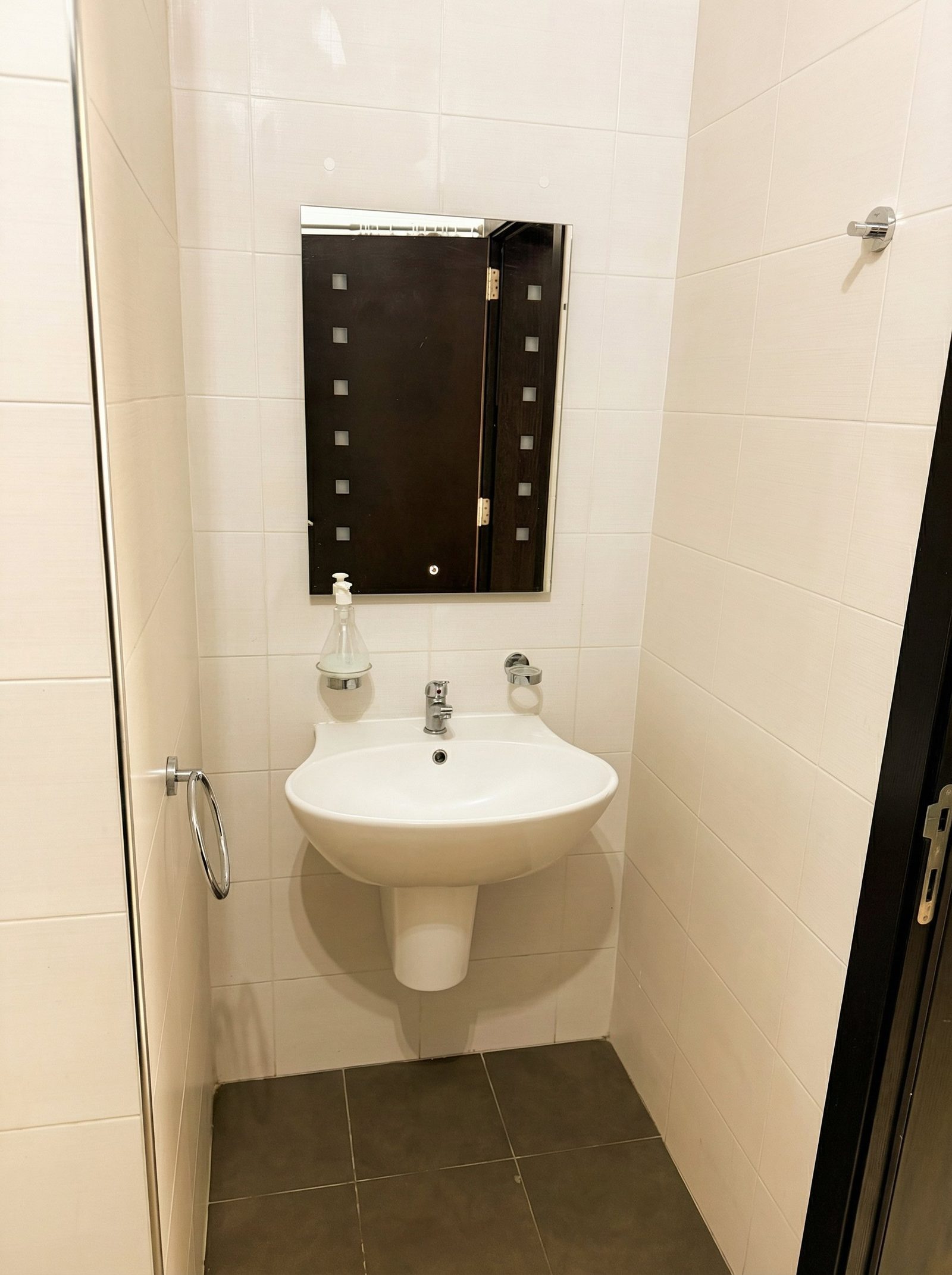 Bathroom sink